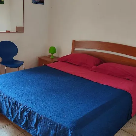 Sunny Apt דירה *